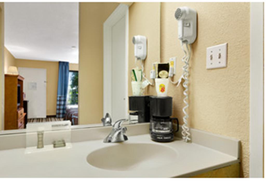 Super 8 By Wyndham Oxford Motel Bilik gambar